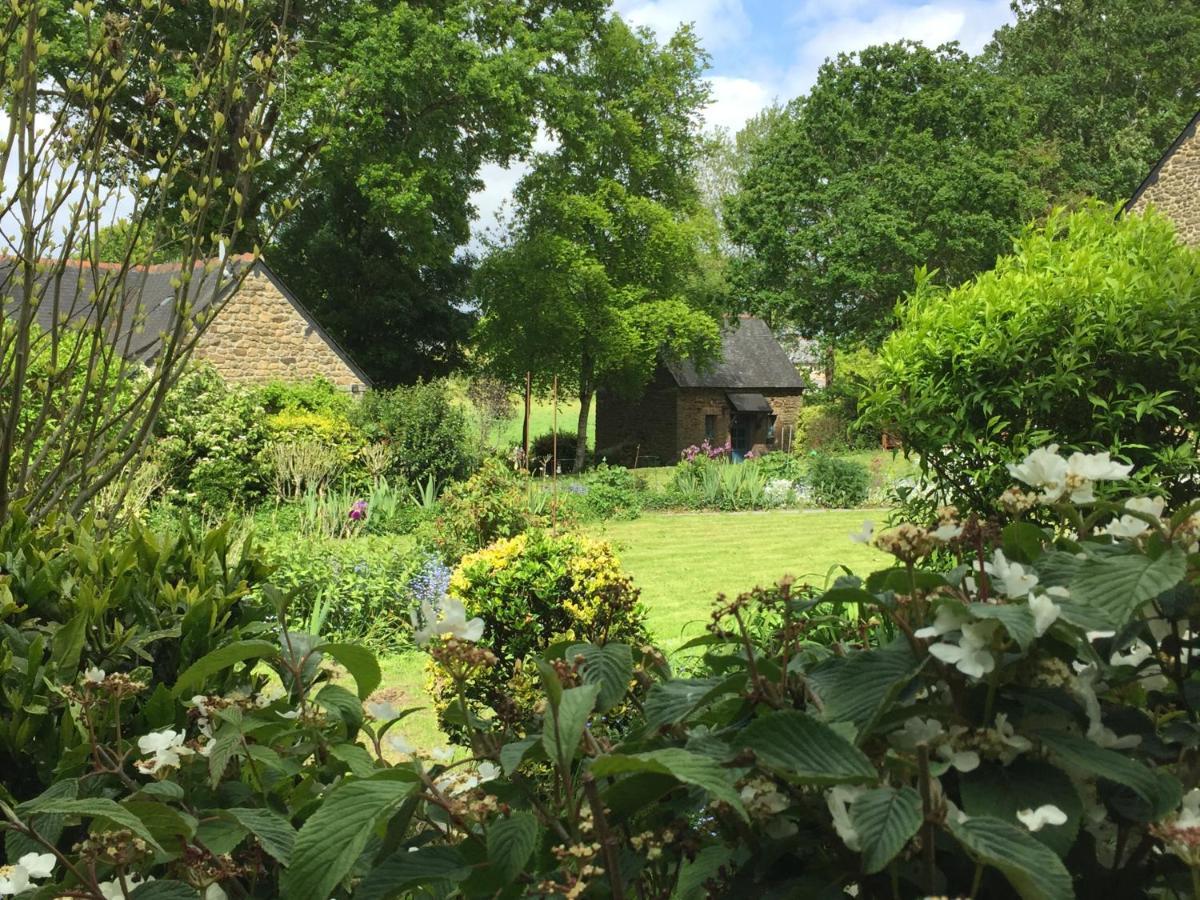 Bed and Breakfast Au Pont Ricoul Saint-Pierre-de-Plesguen Esterno foto